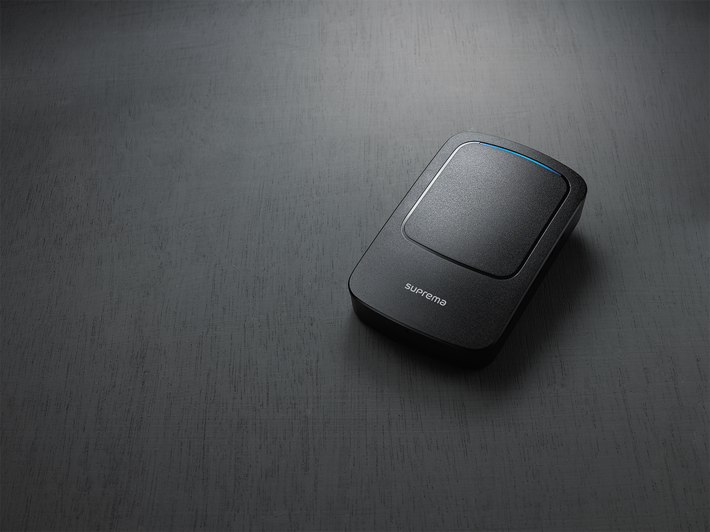 Controlador de una puerta de uso en exterior, lector de Tarjetas Multitecnolgia, NFC y Bluetooth
